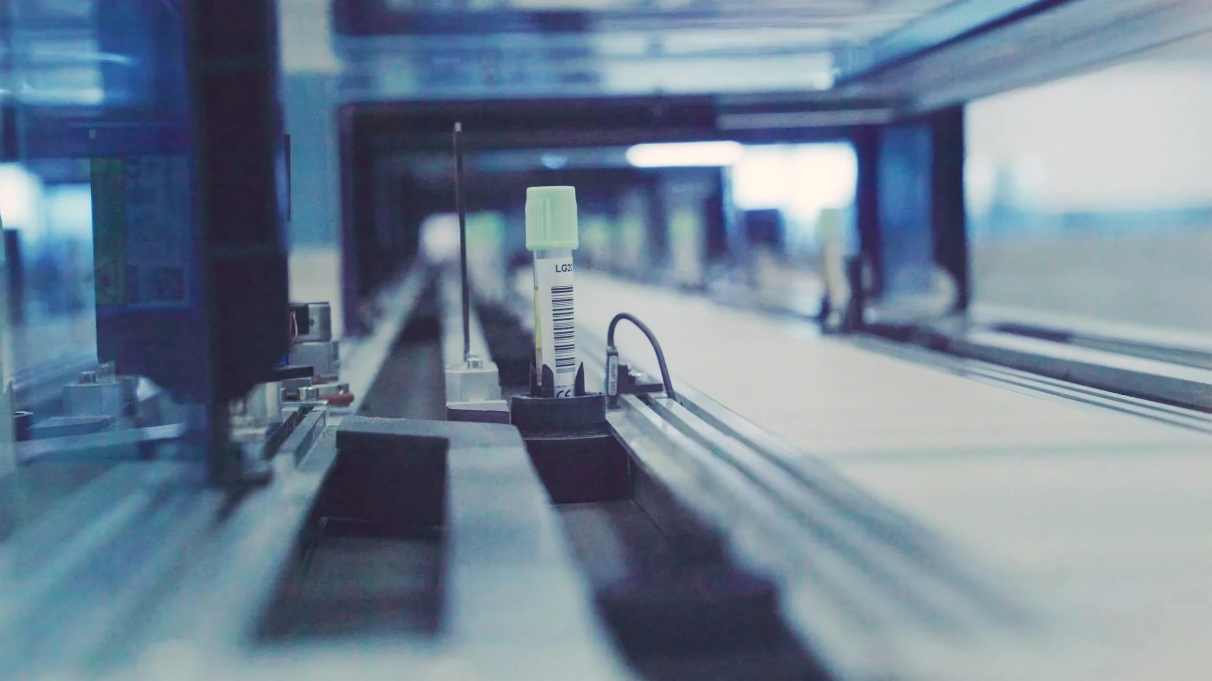 Laboratory automation equipment handling specimen tubes